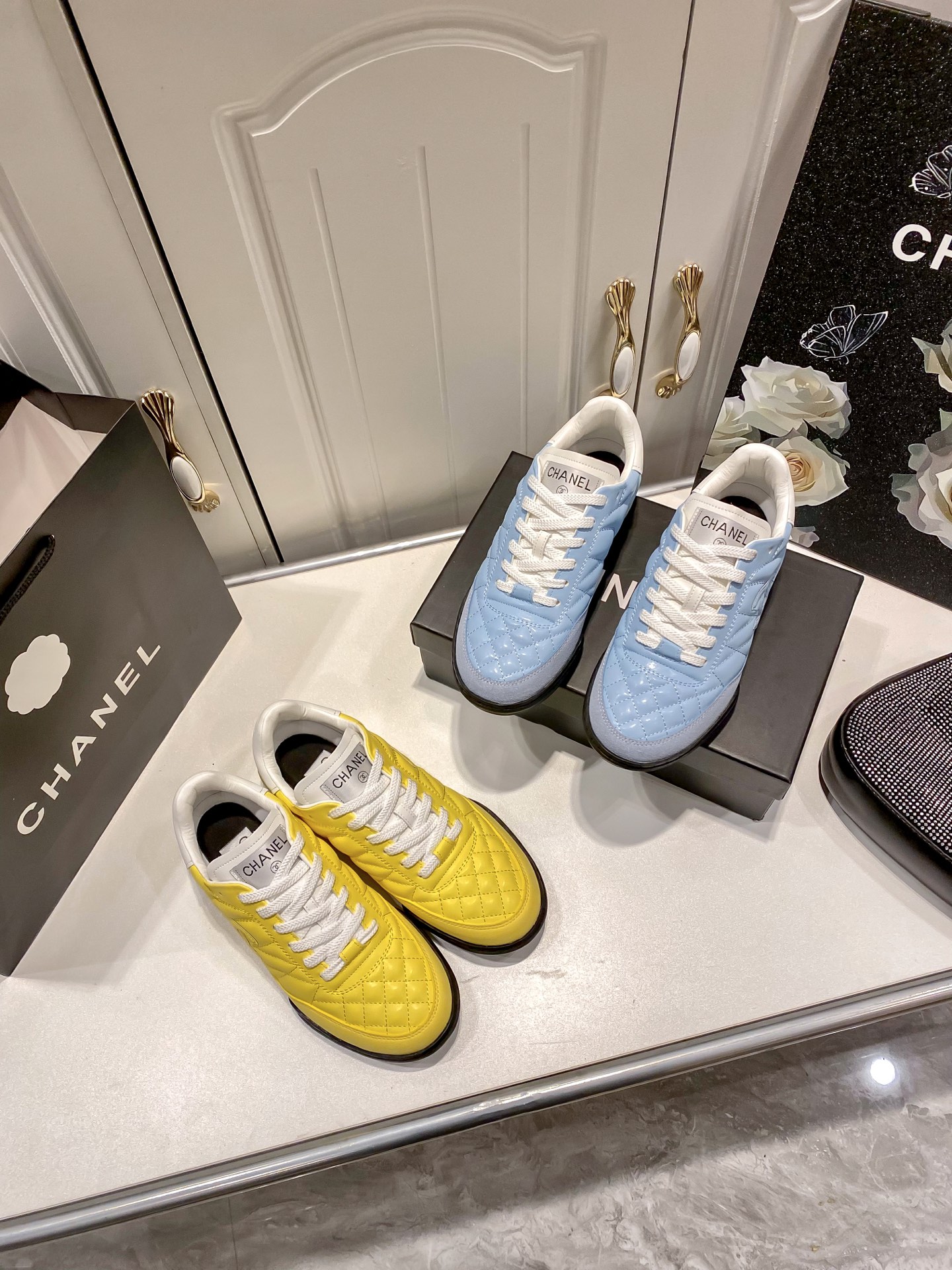 C style Round toe diamond pattern white shoes Casual shoes