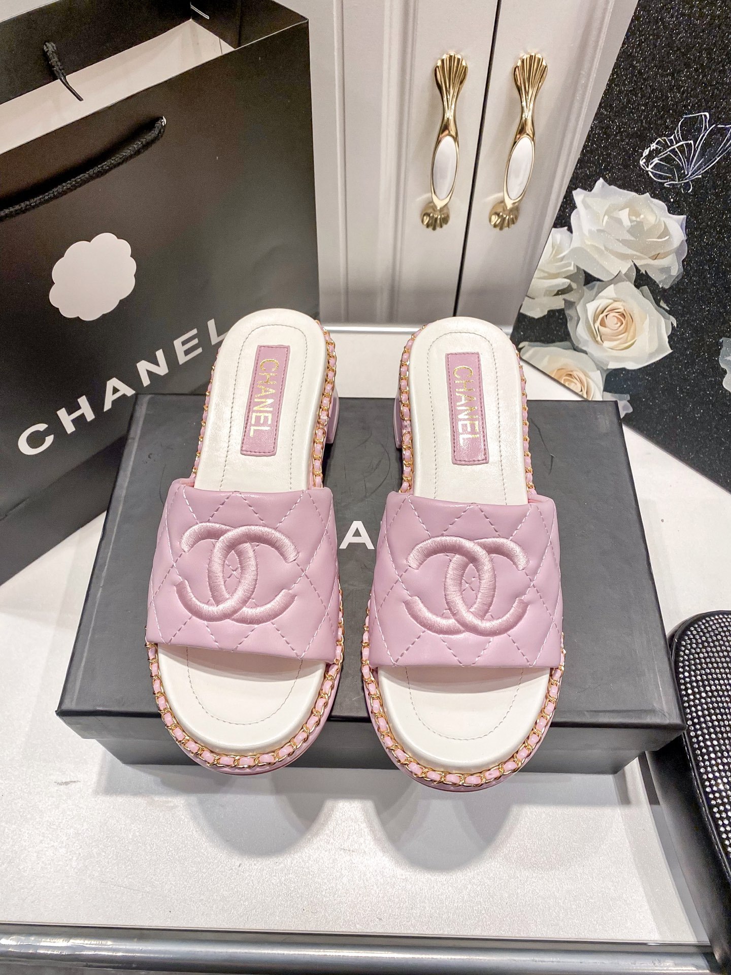 C style Chain block heel slippers