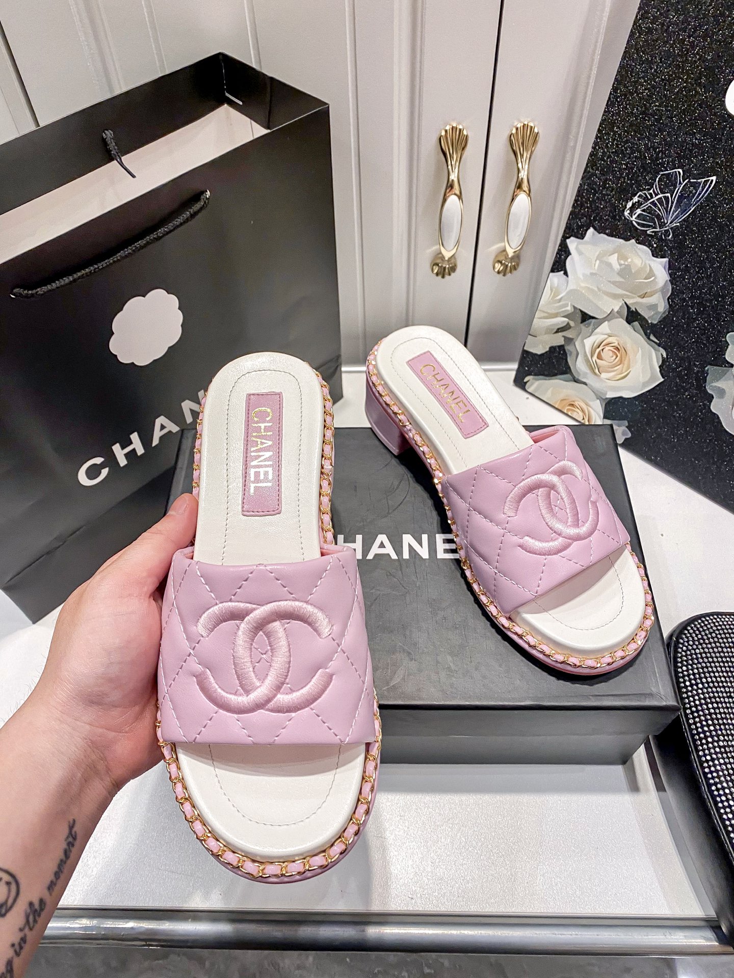 C style Chain block heel slippers