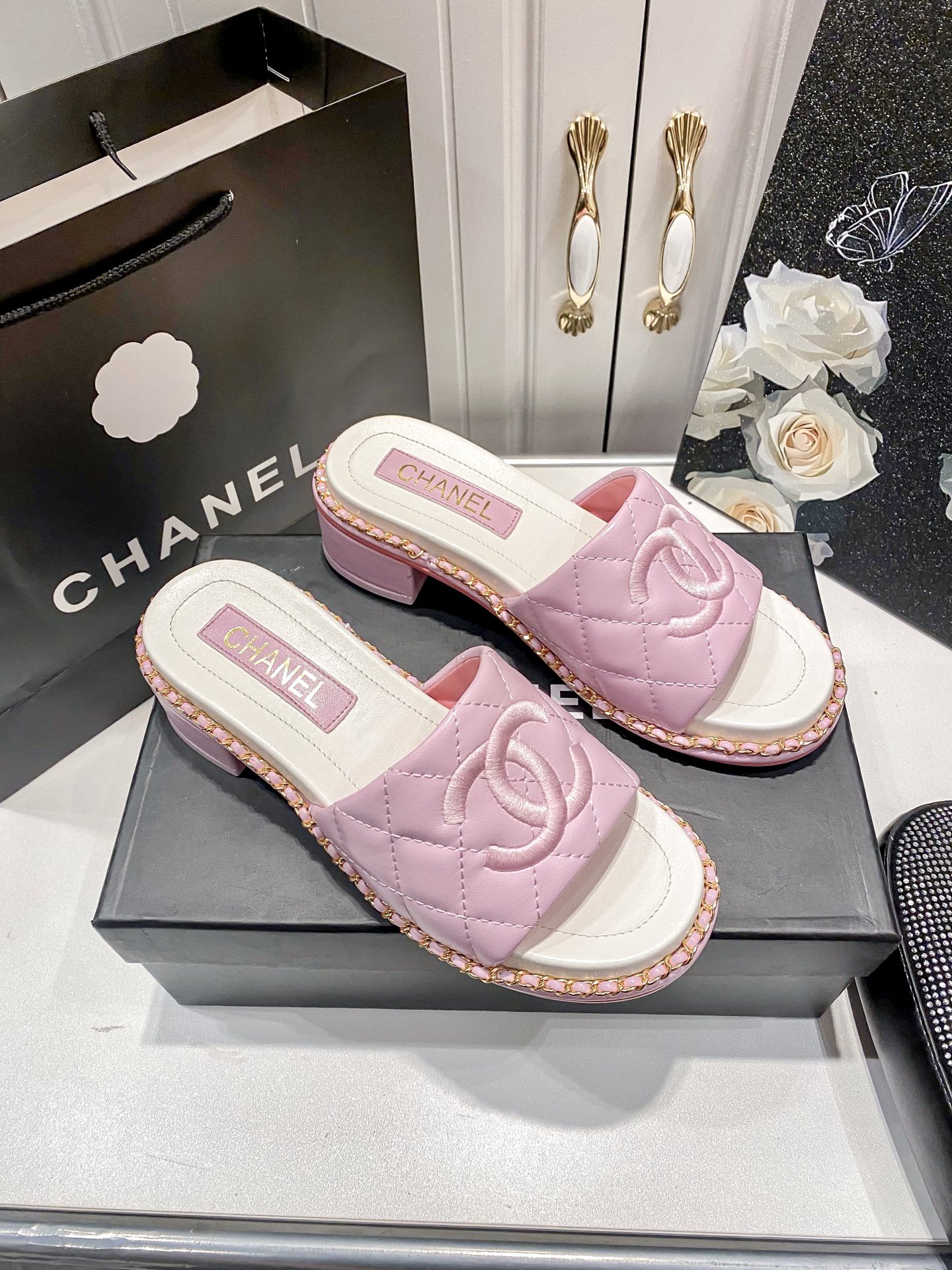 C style Chain block heel slippers