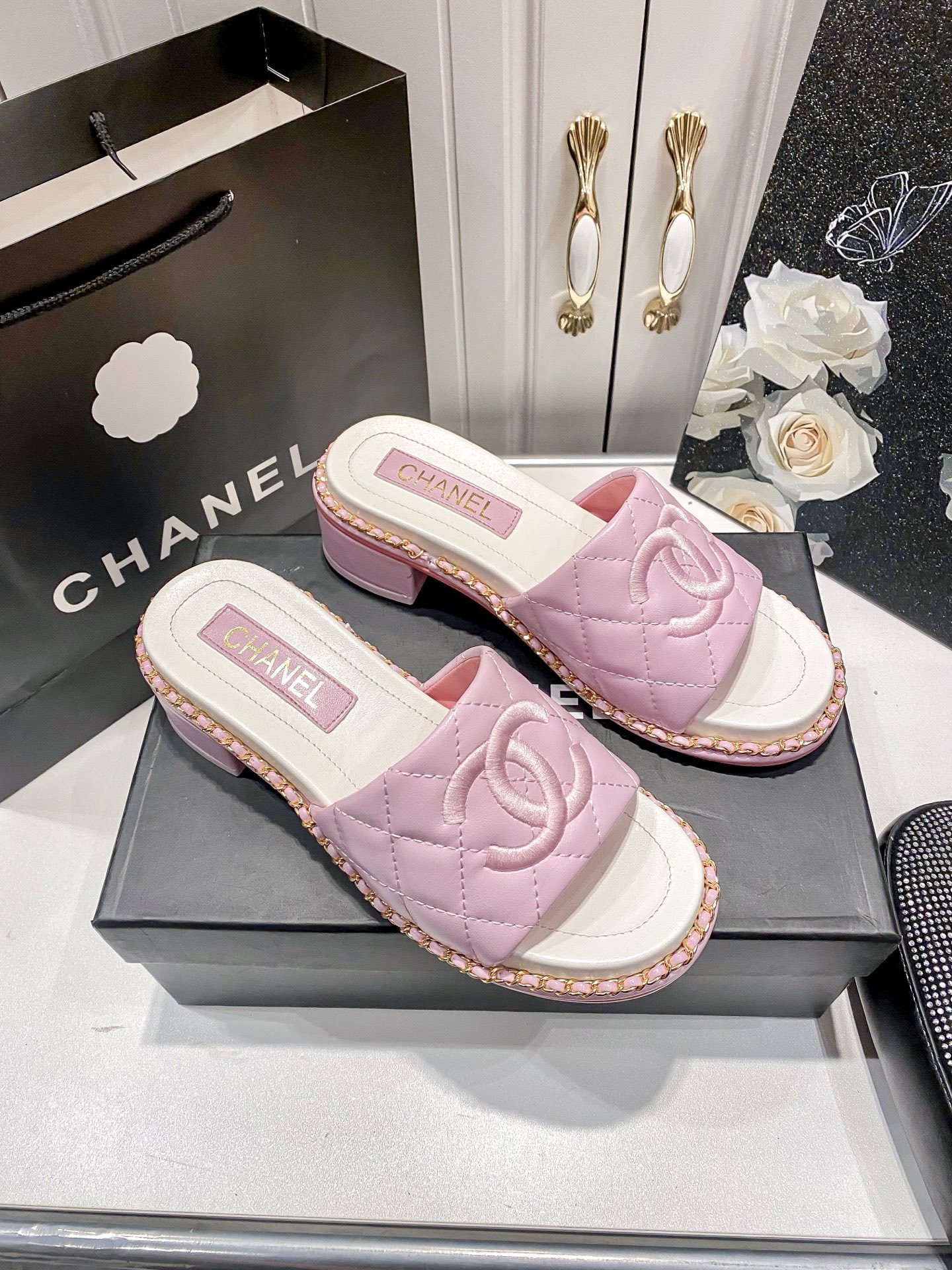 C style Chain block heel slippers