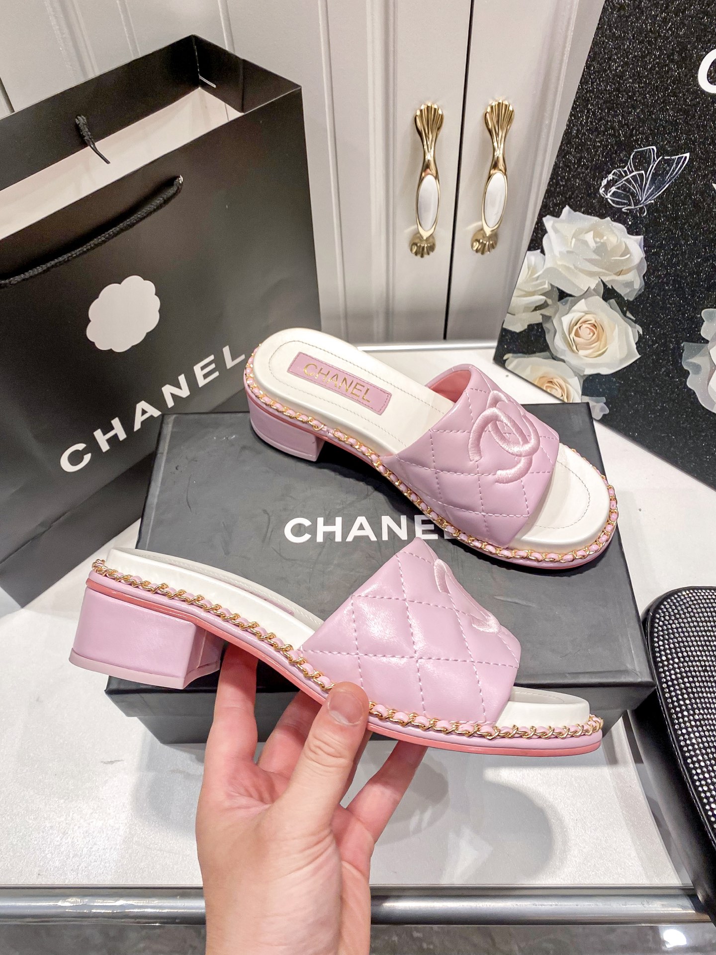 C style Chain block heel slippers