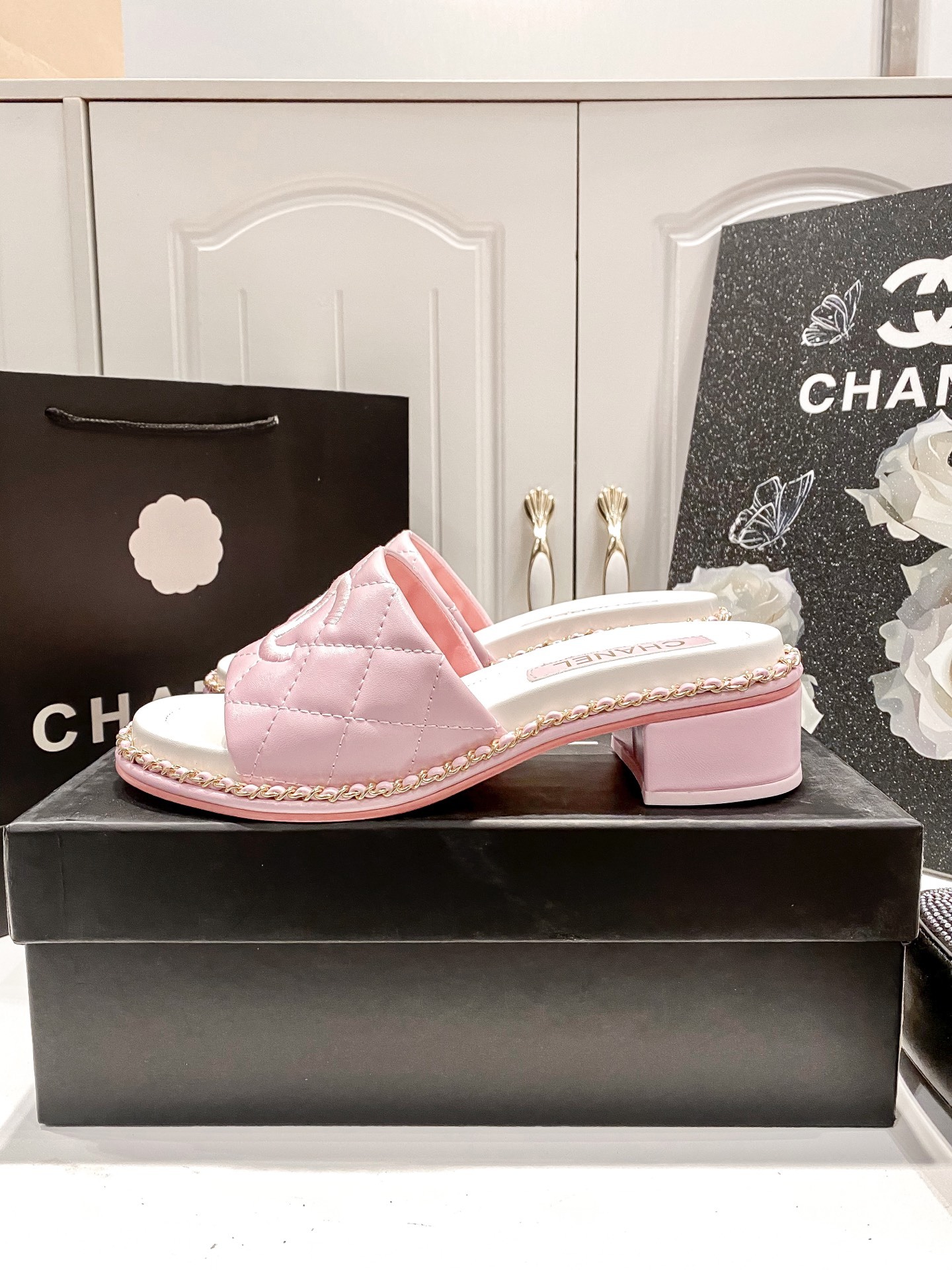 C style Chain block heel slippers