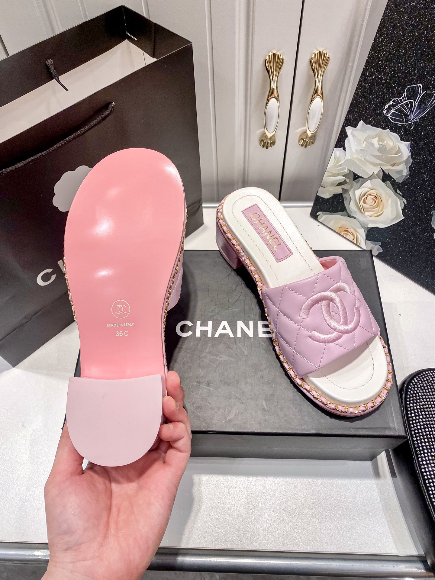 C style Chain block heel slippers