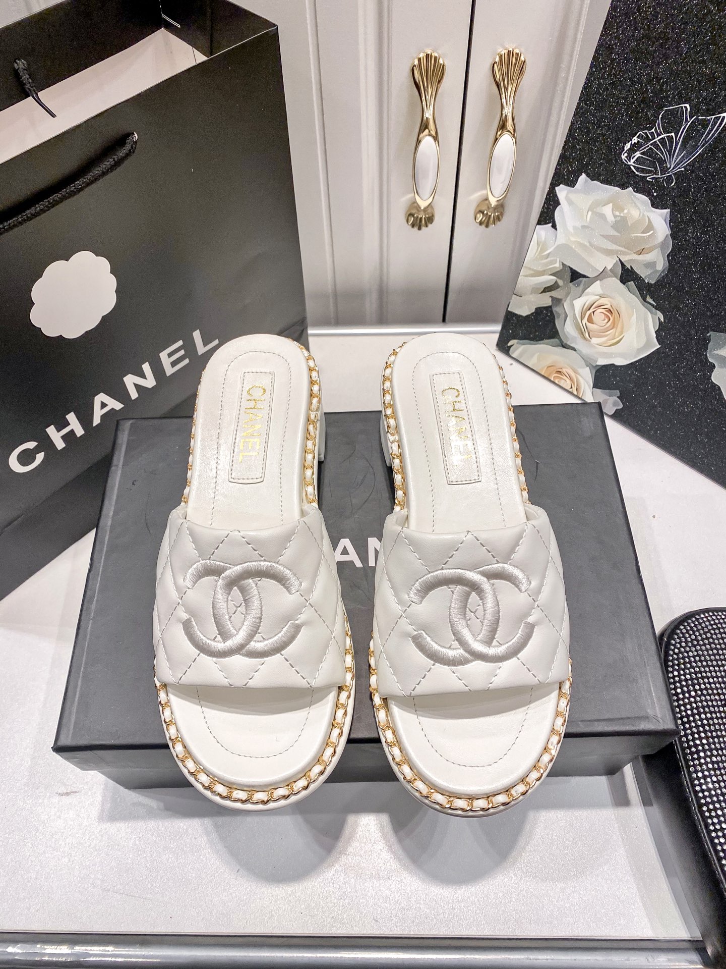 C style Chain block heel slippers