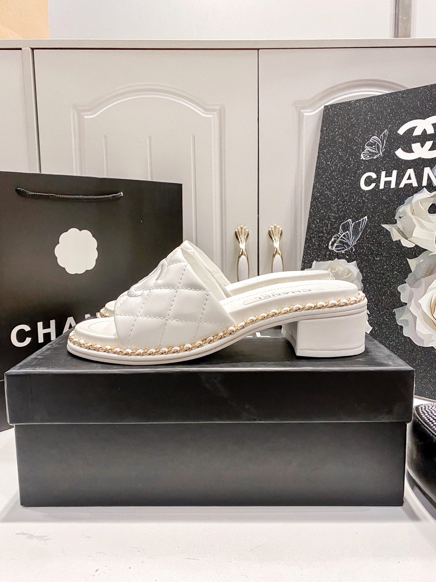 C style Chain block heel slippers