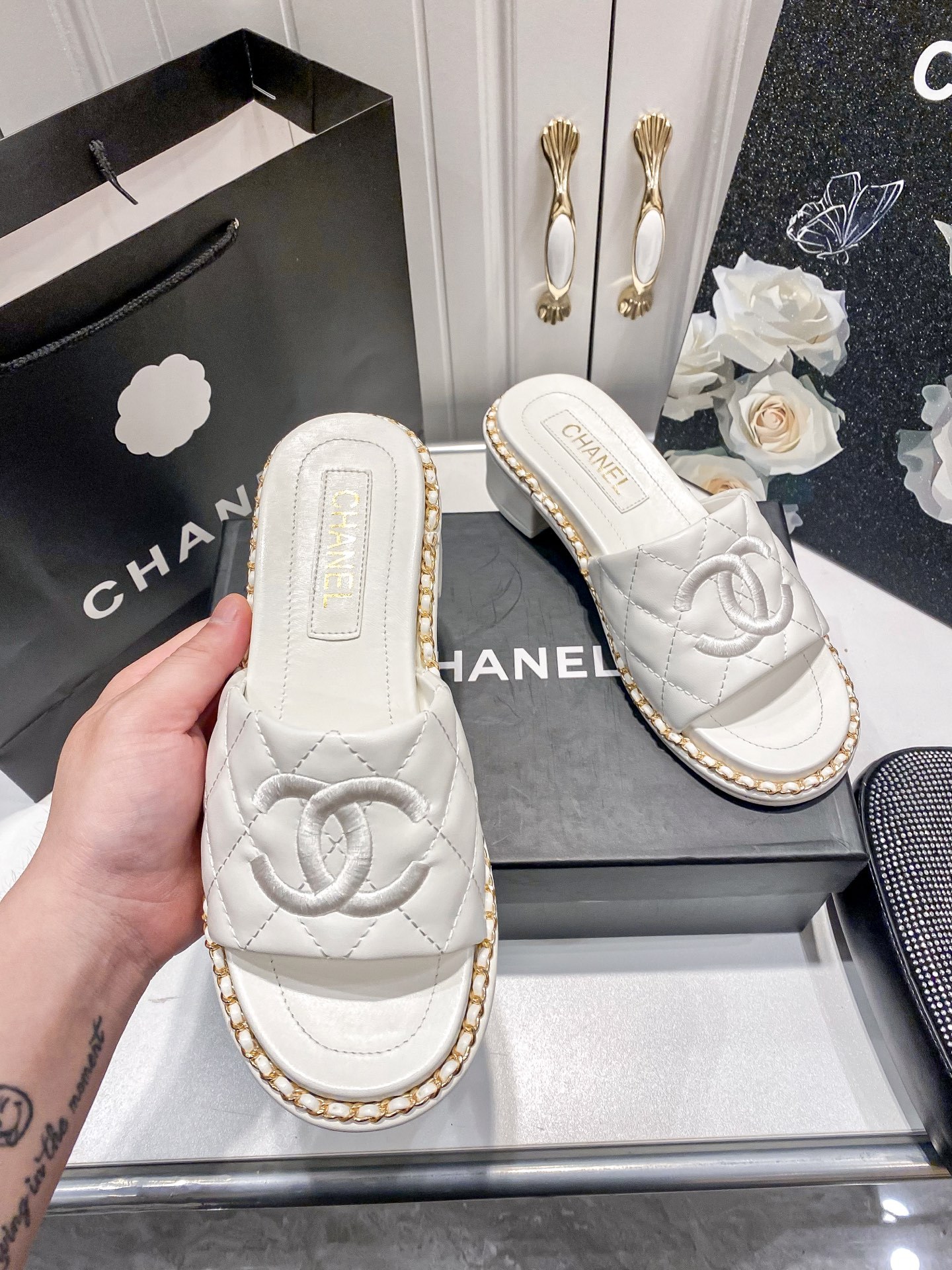 C style Chain block heel slippers