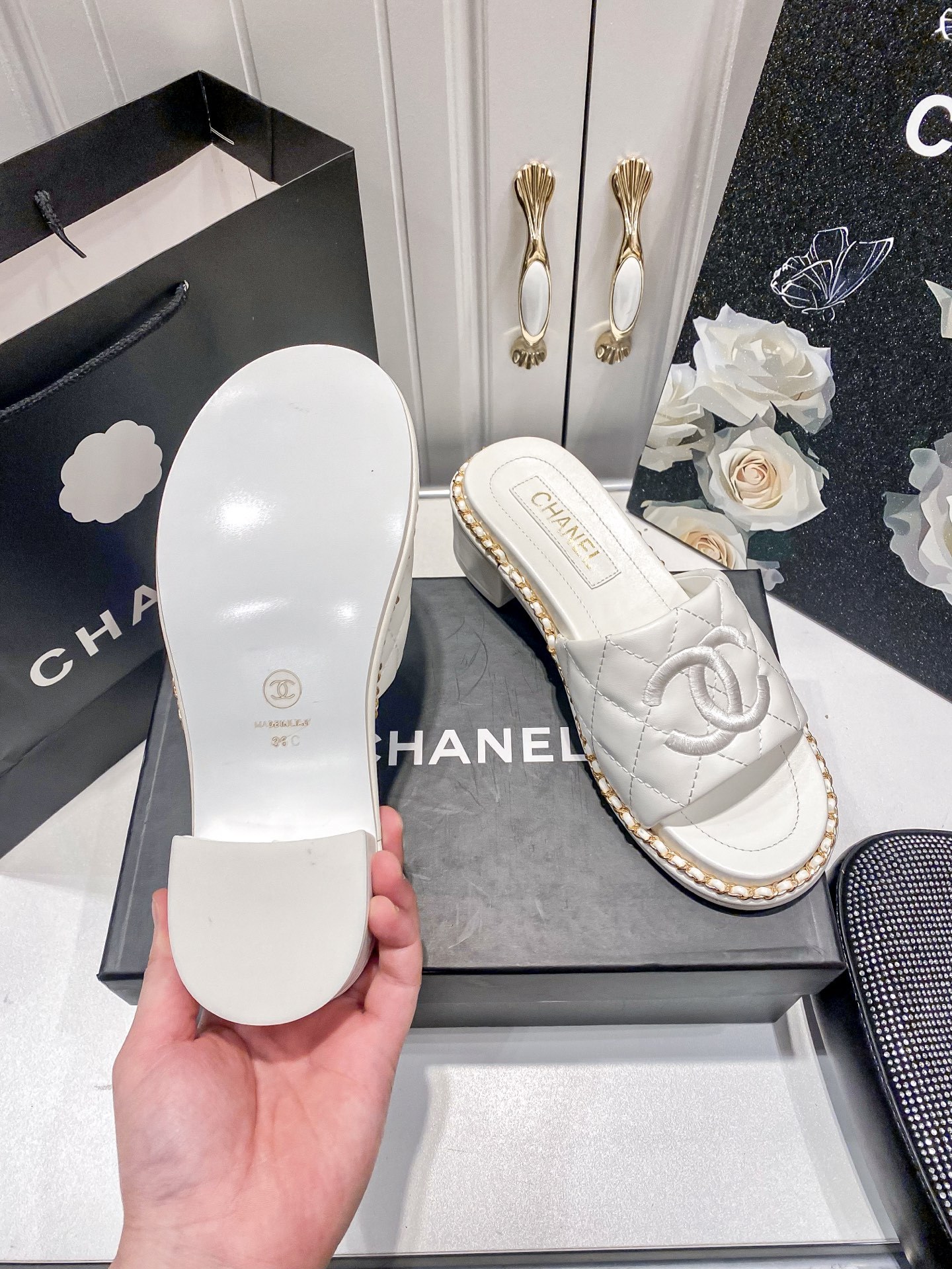 C style Chain block heel slippers