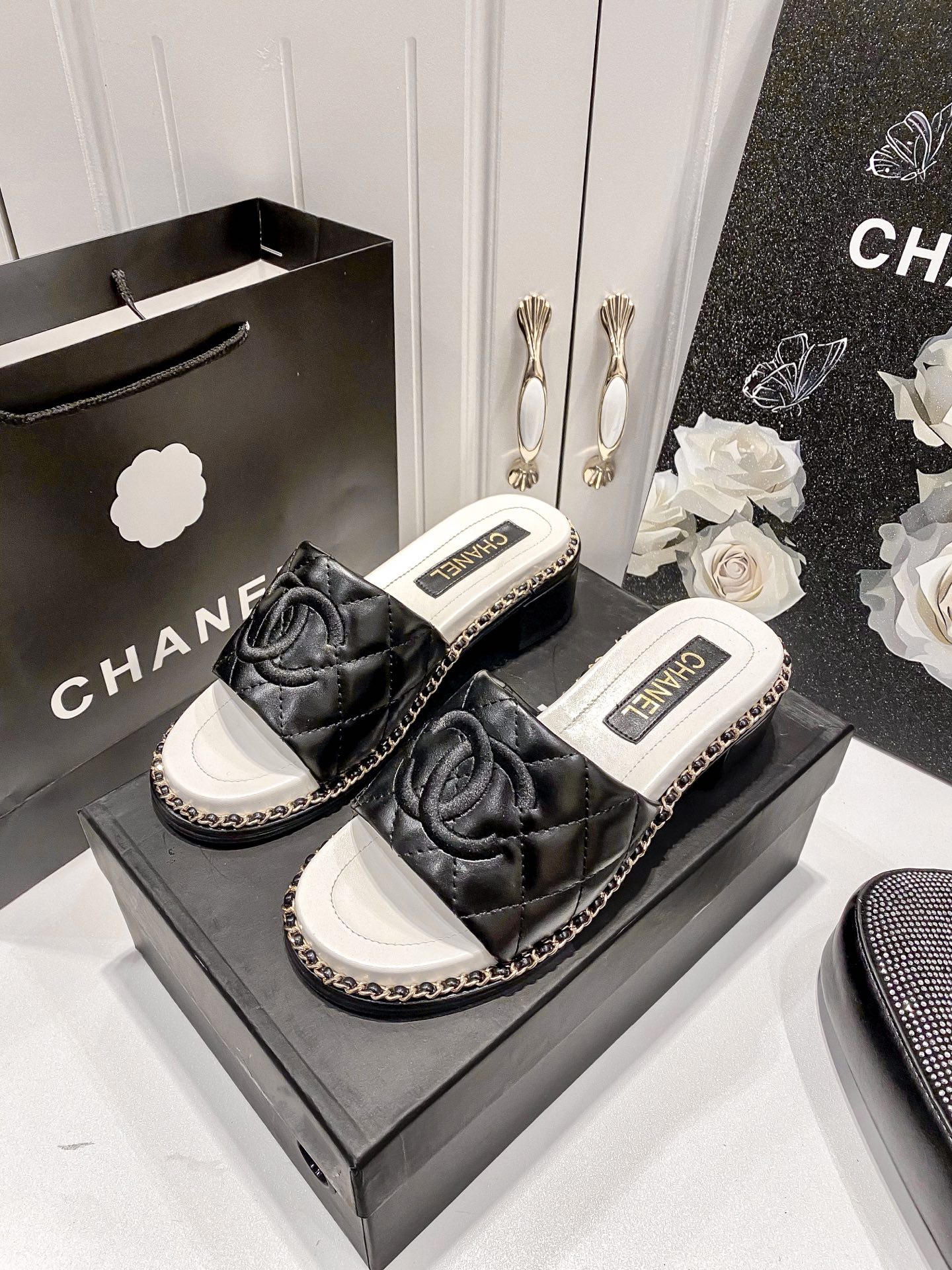 C style Chain block heel slippers