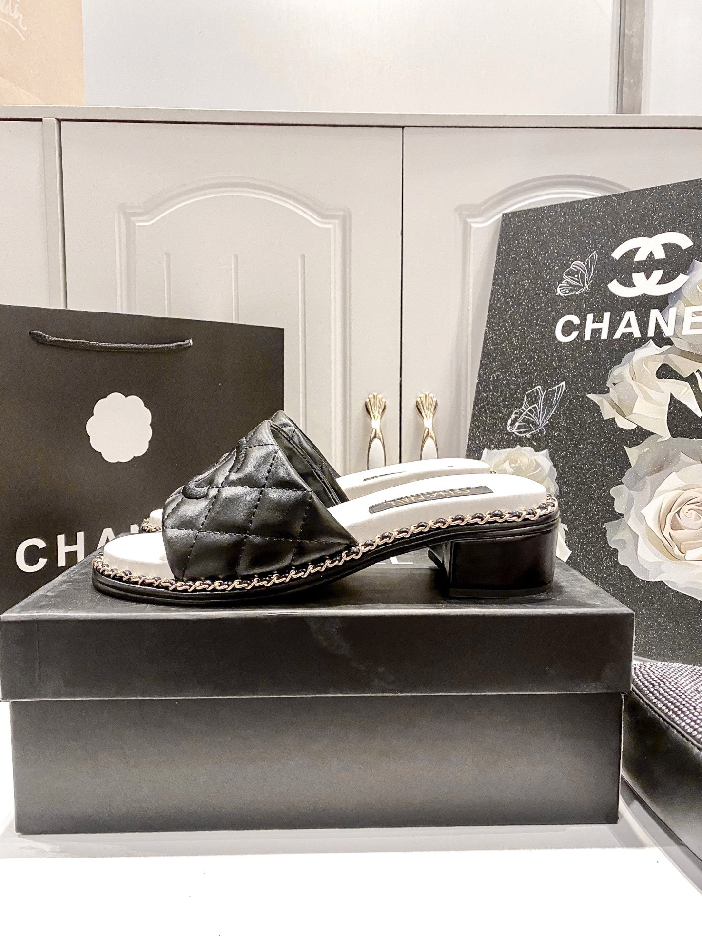 C style Chain block heel slippers