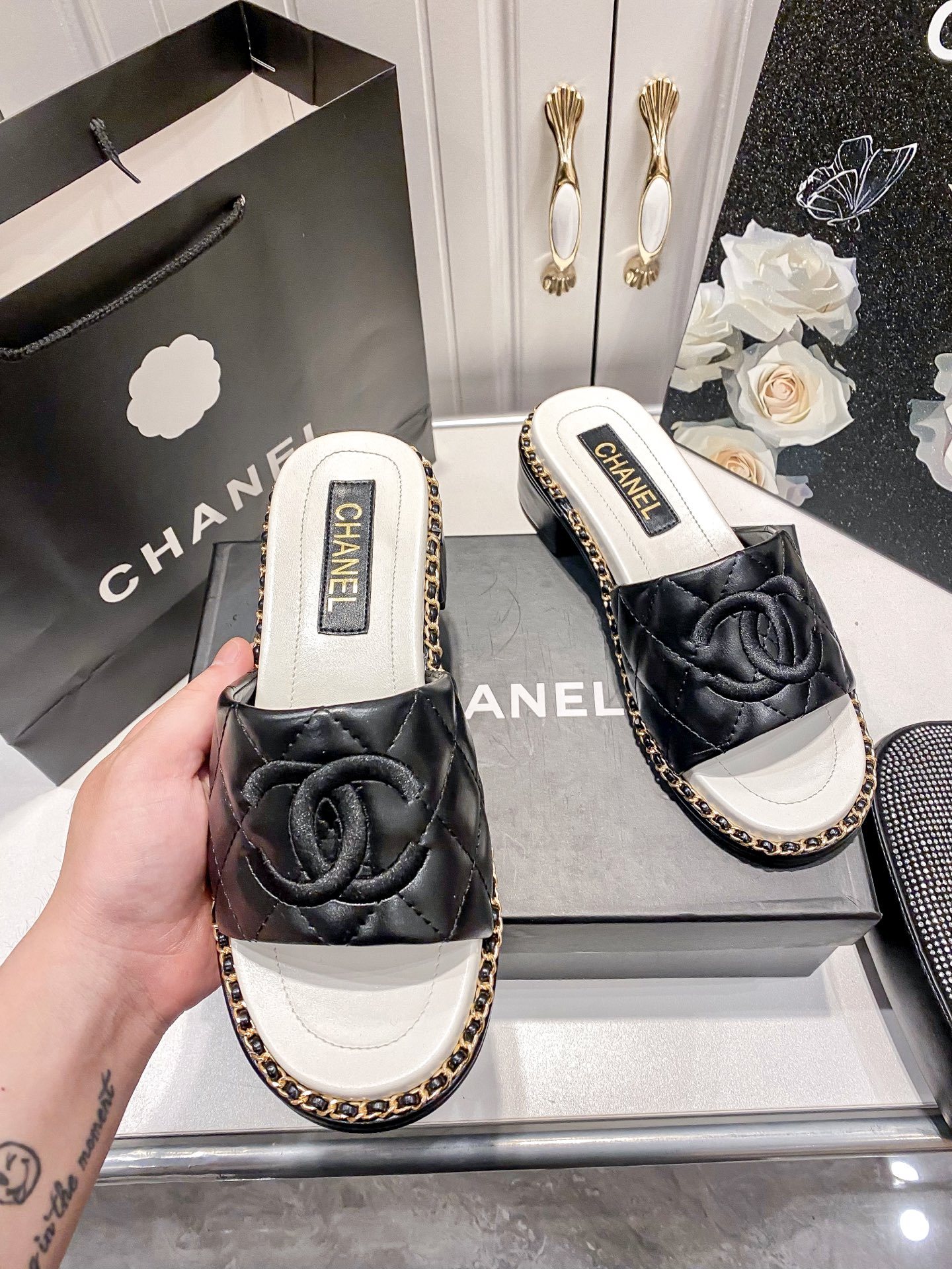 C style Chain block heel slippers