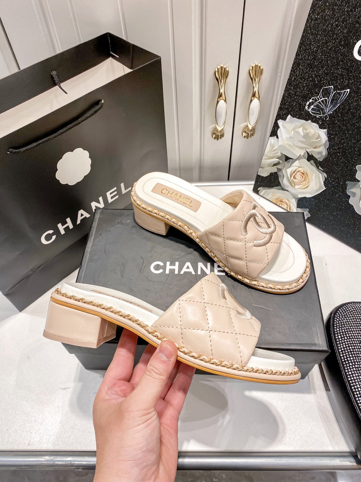 C style Chain block heel slippers
