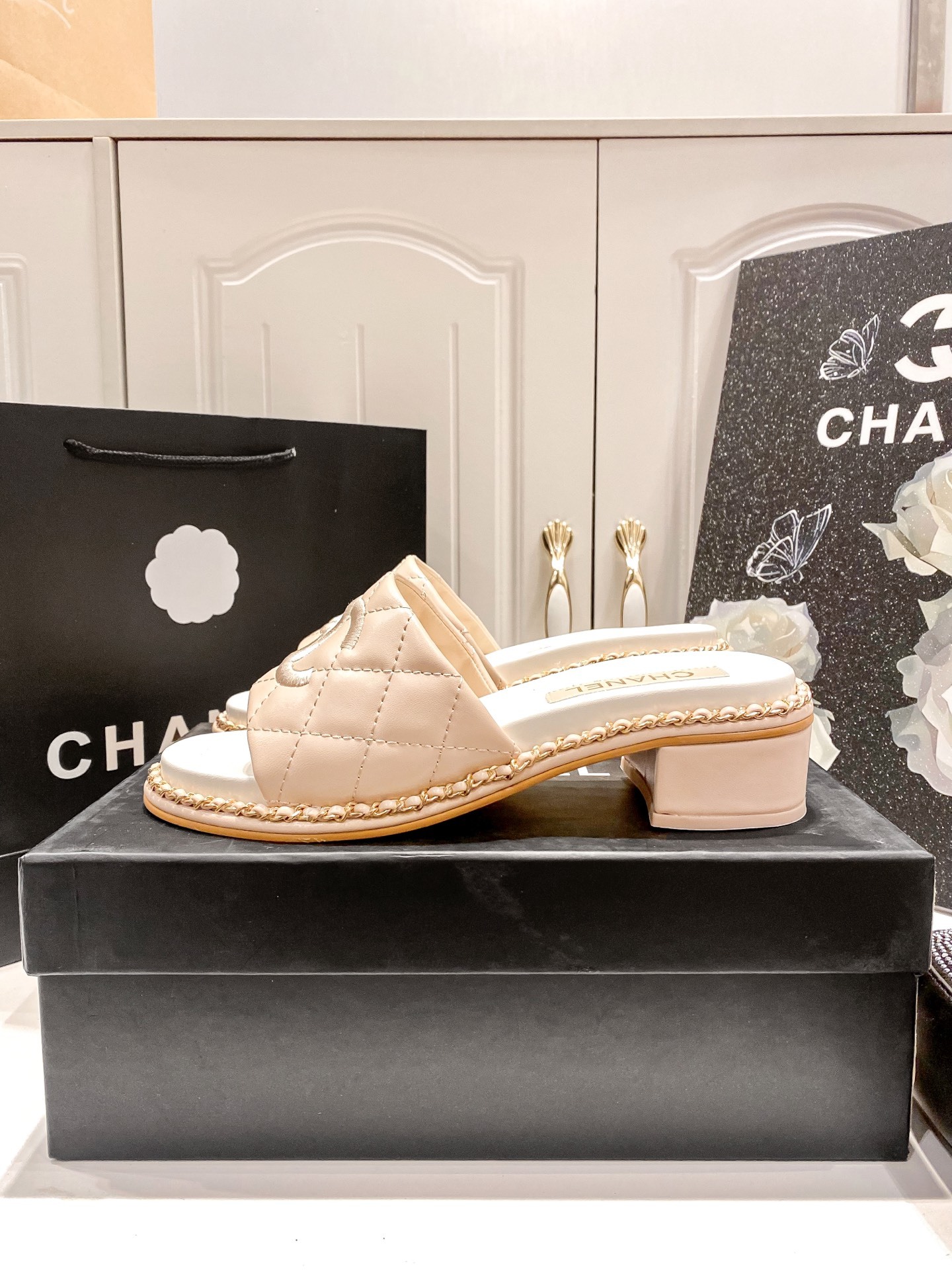 C style Chain block heel slippers