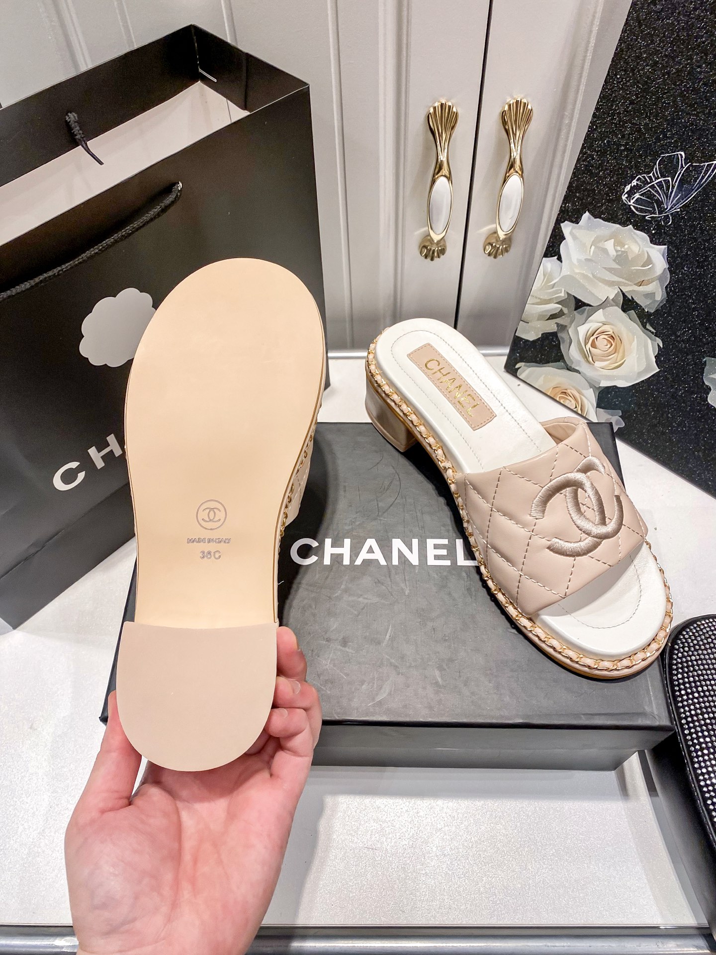 C style Chain block heel slippers