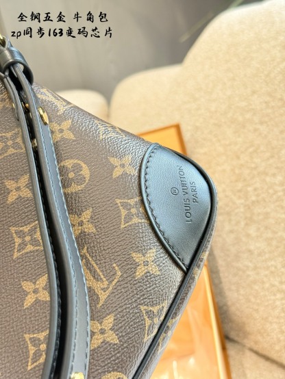 L style Black Horns bag 26*19cm