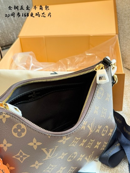 L style Black Horns bag 26*19cm