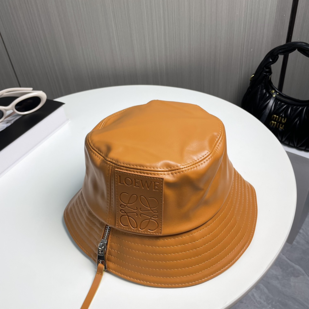 L style Lambskin bucket hat with patchwork zip