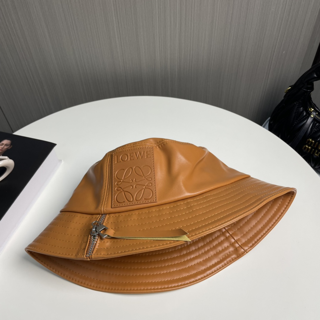 L style Lambskin bucket hat with patchwork zip