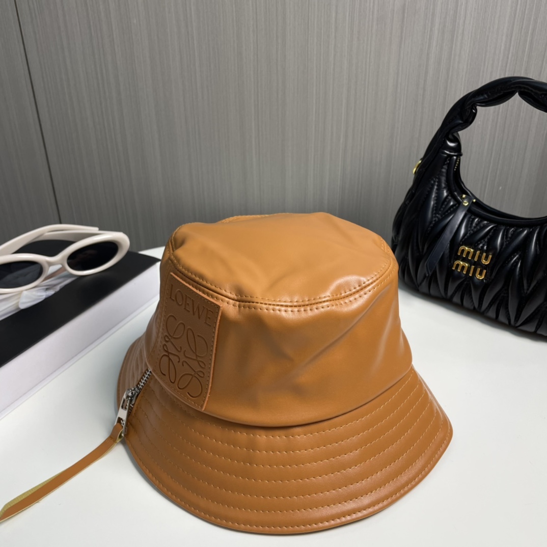 L style Lambskin bucket hat with patchwork zip