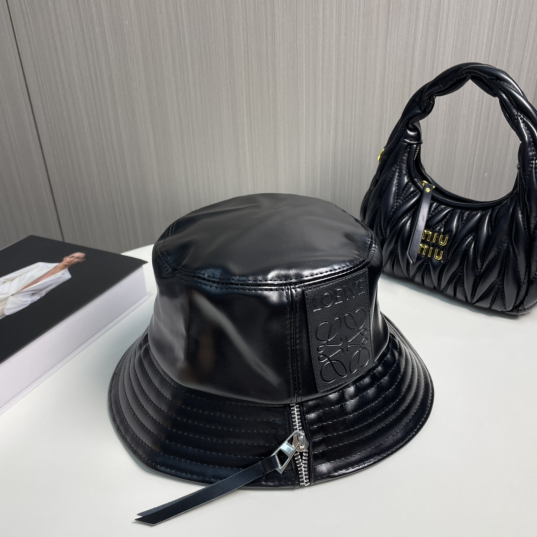 L style Lambskin bucket hat with patchwork zip