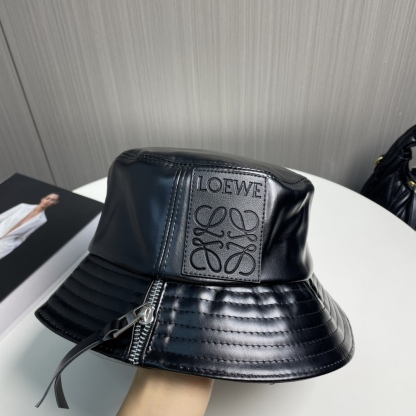 L style Lambskin bucket hat with patchwork zip