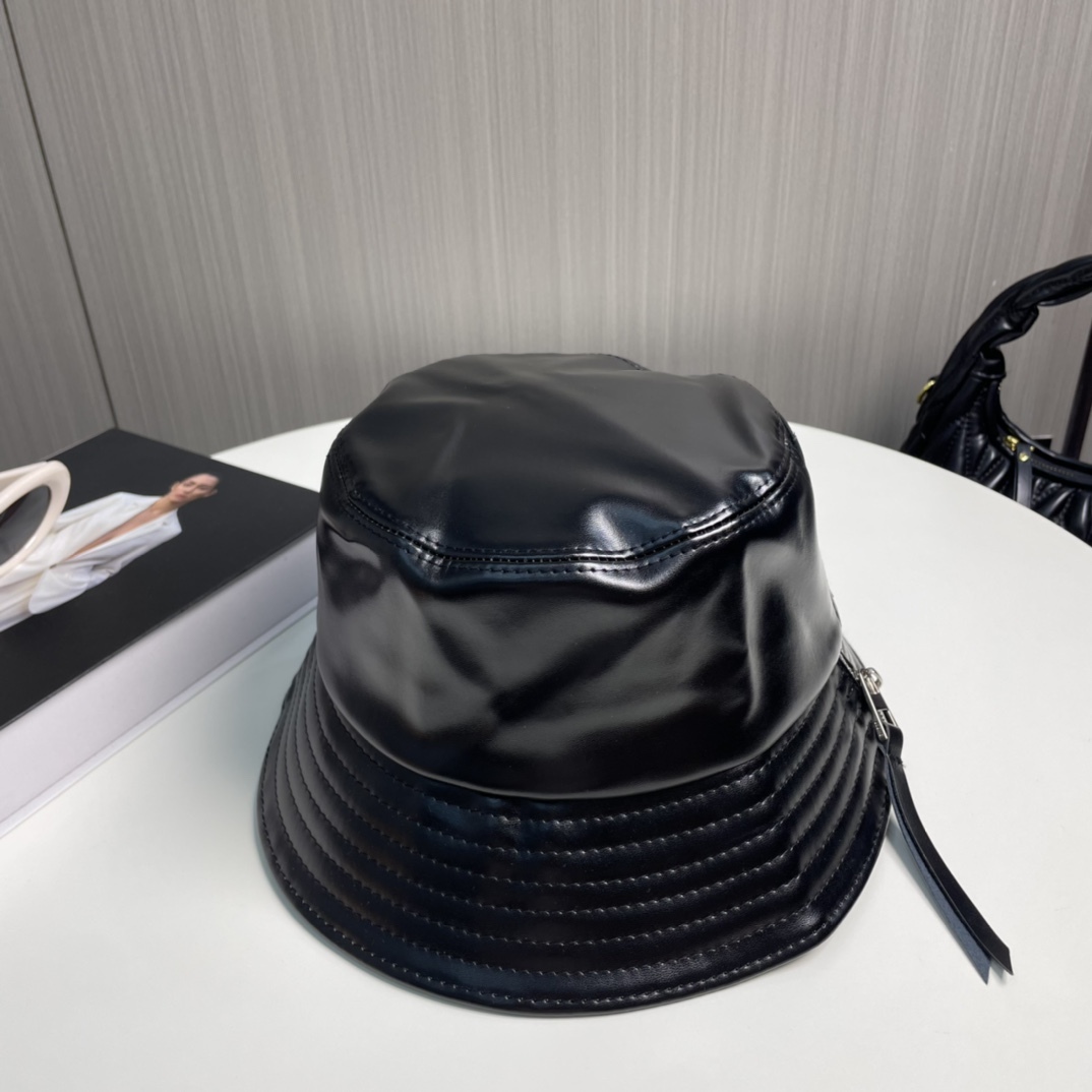 L style Lambskin bucket hat with patchwork zip