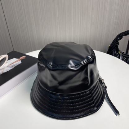 L style Lambskin bucket hat with patchwork zip