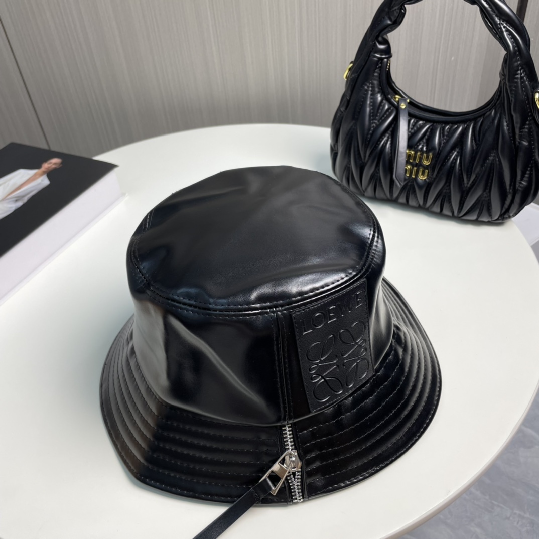 L style Lambskin bucket hat with patchwork zip