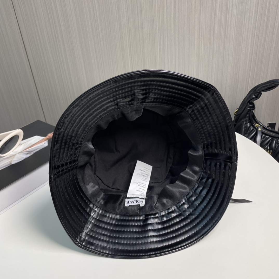 L style Lambskin bucket hat with patchwork zip