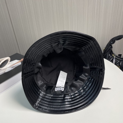 L style Lambskin bucket hat with patchwork zip