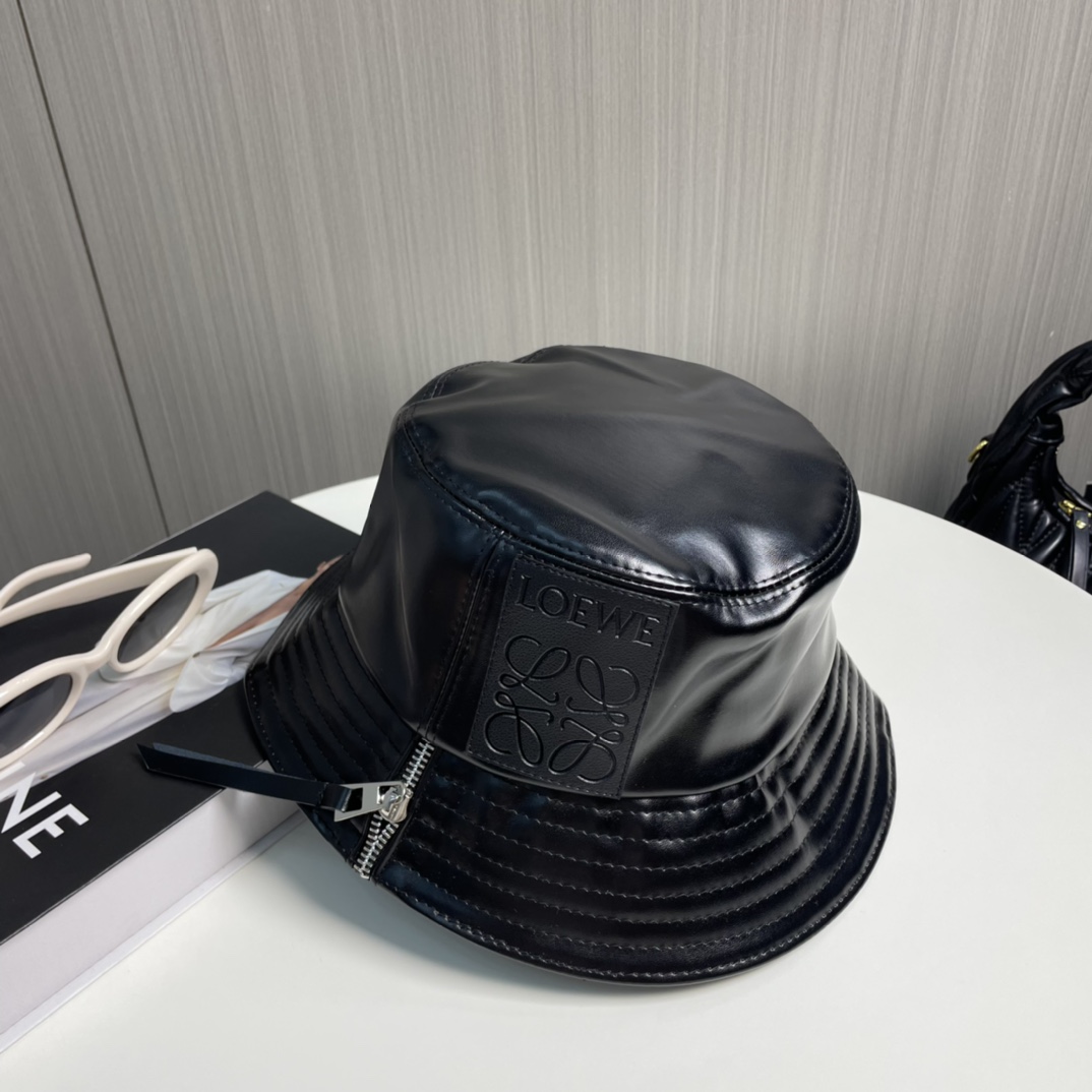 L style Lambskin bucket hat with patchwork zip