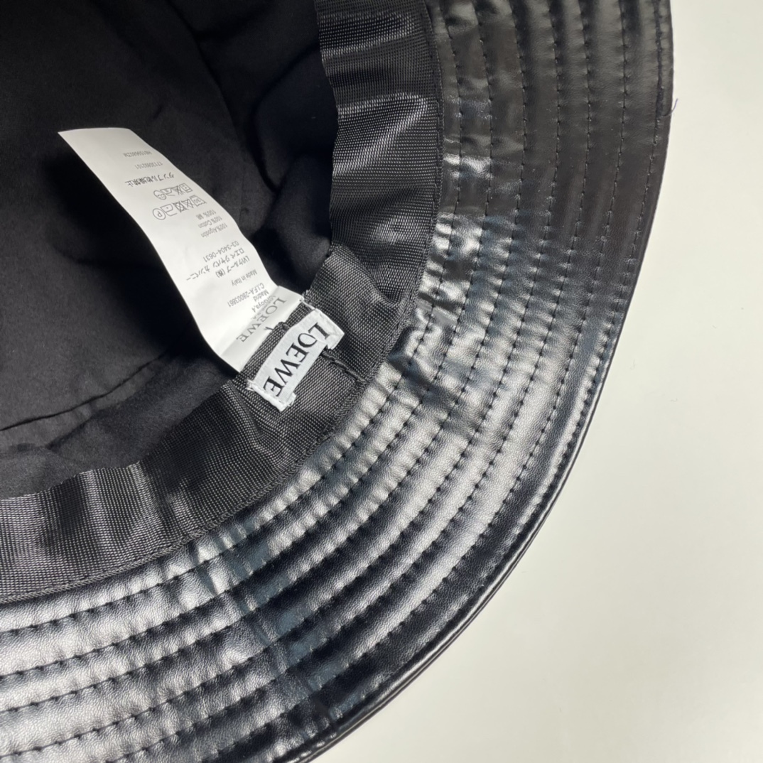 L style Lambskin bucket hat with patchwork zip