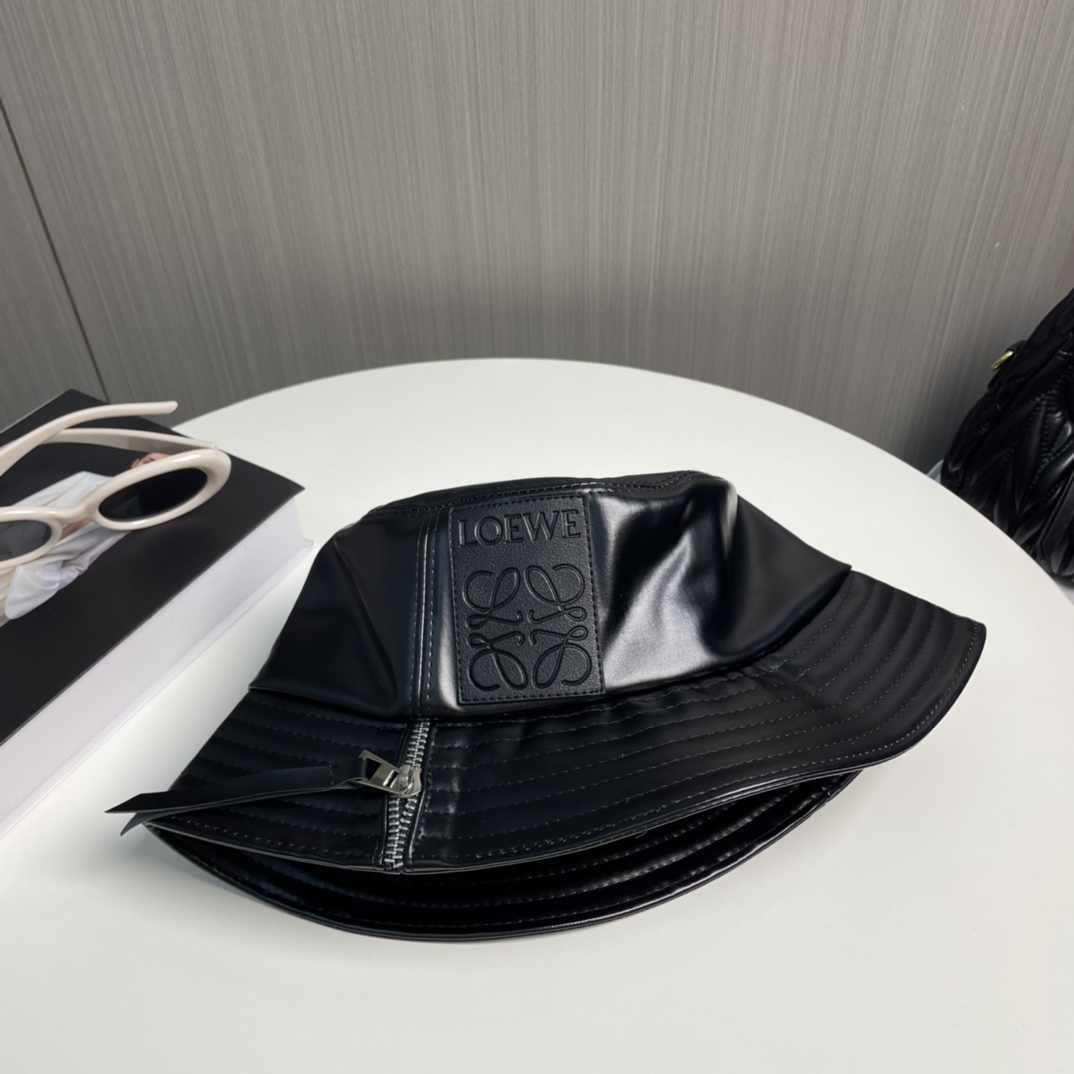L style Lambskin bucket hat with patchwork zip
