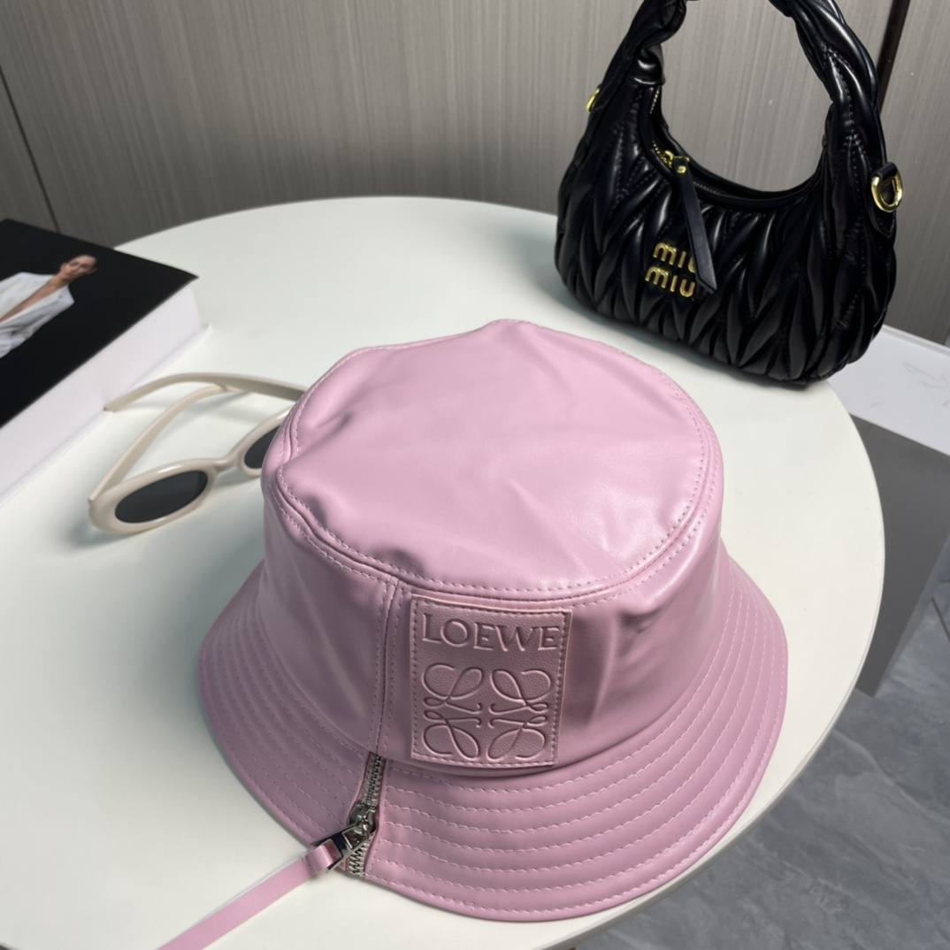 L style Lambskin bucket hat with patchwork zip
