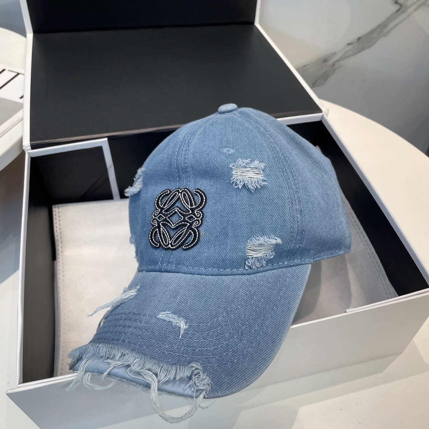 L style Hole washed denim baseball cap