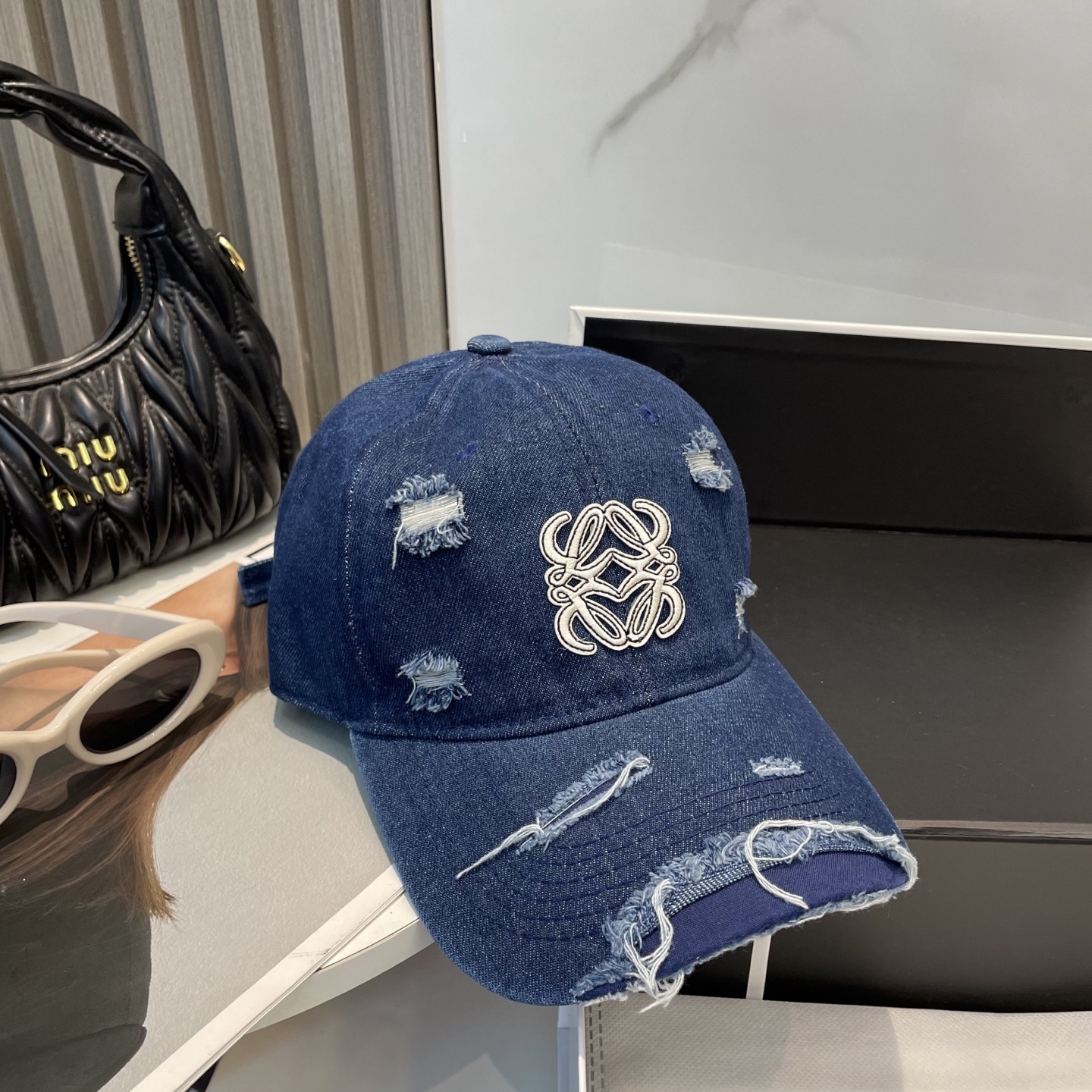 L style Hole washed denim baseball cap