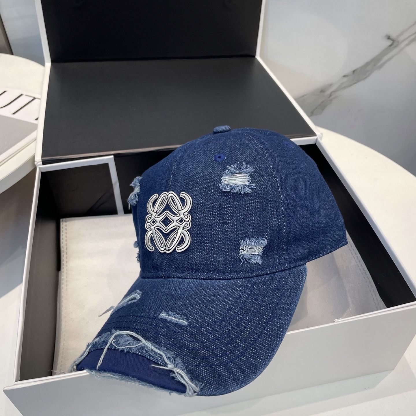 L style Hole washed denim baseball cap