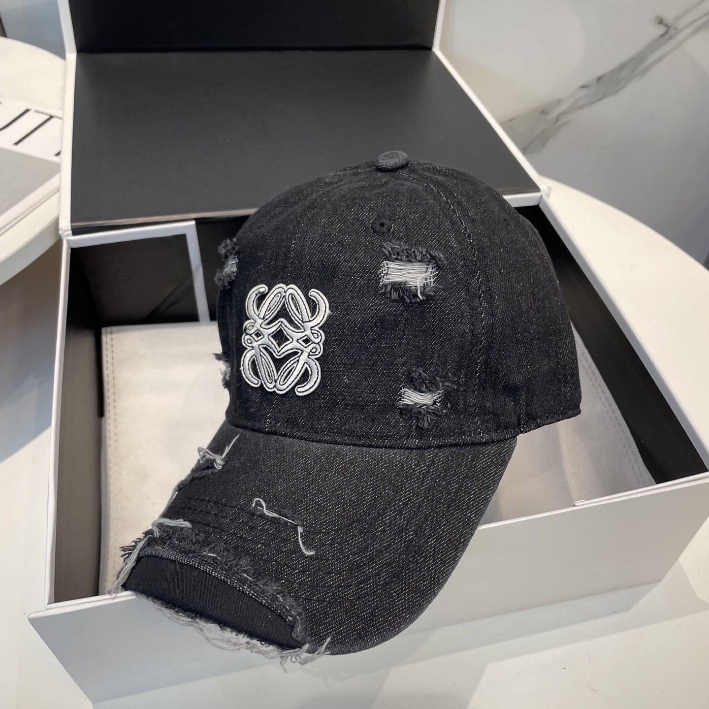 L style Hole washed denim baseball cap