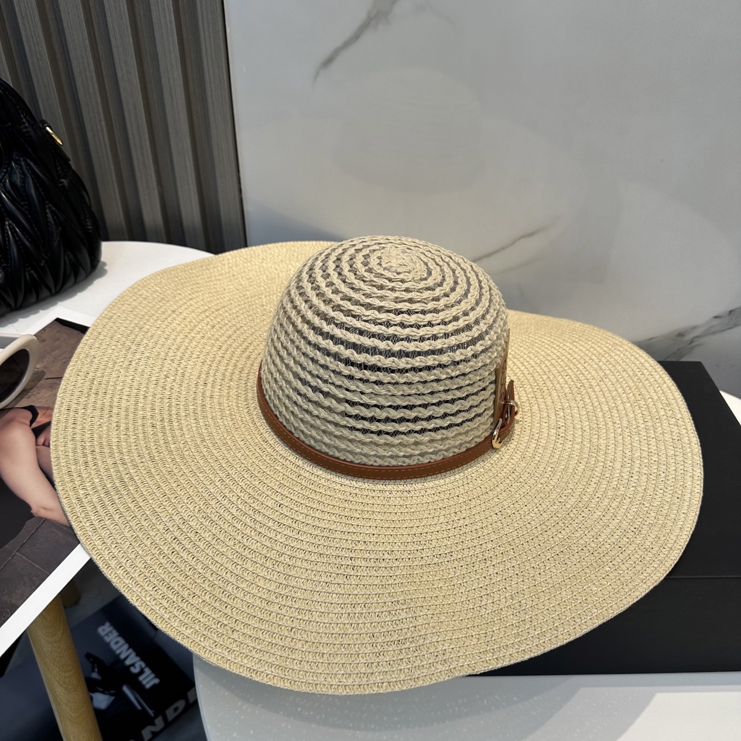 L style Wide Brim Hat