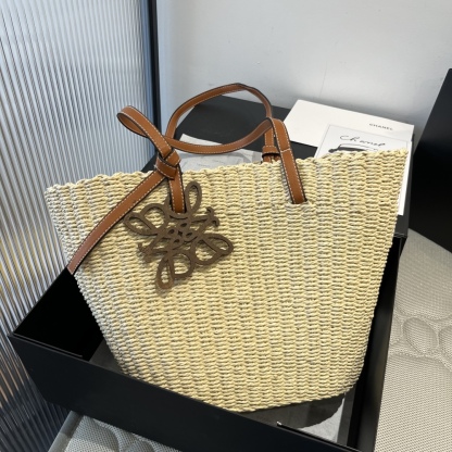 L style Beach style straw bag