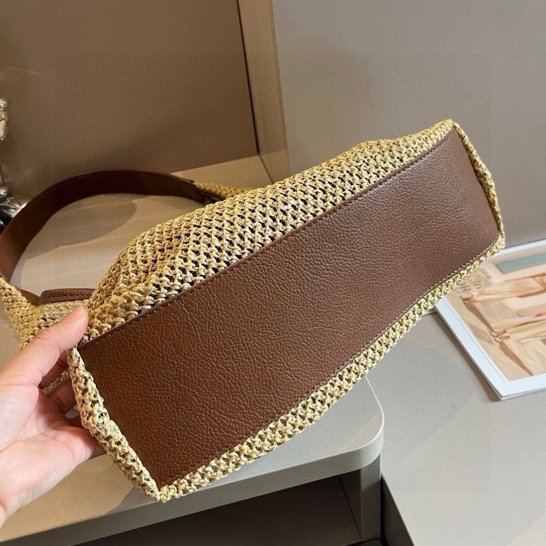 G style Straw bag