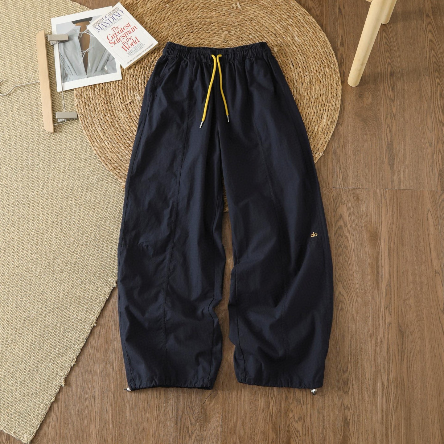 A style Drawstring Scimitar Balloon Pants