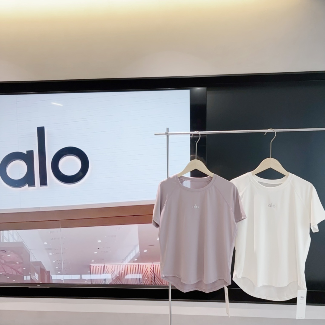 A style spliced ​​breathable sports top