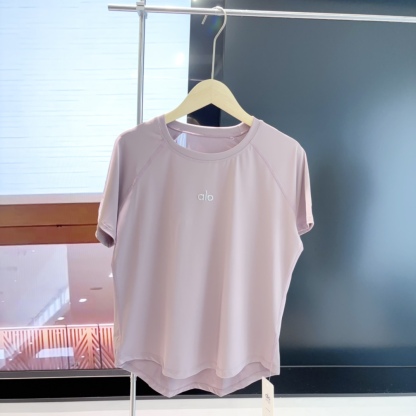 A style spliced ​​breathable sports top