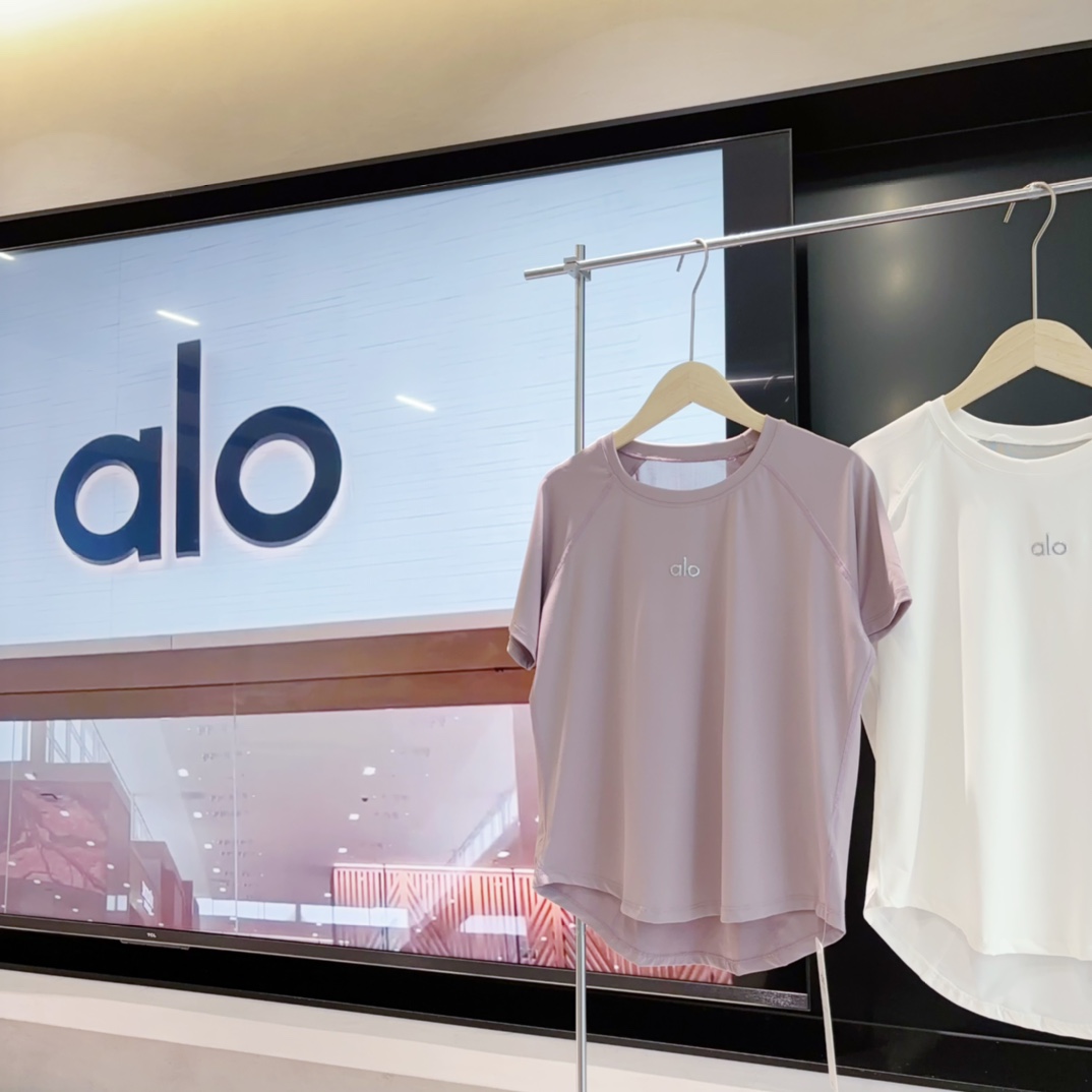 A style spliced ​​breathable sports top