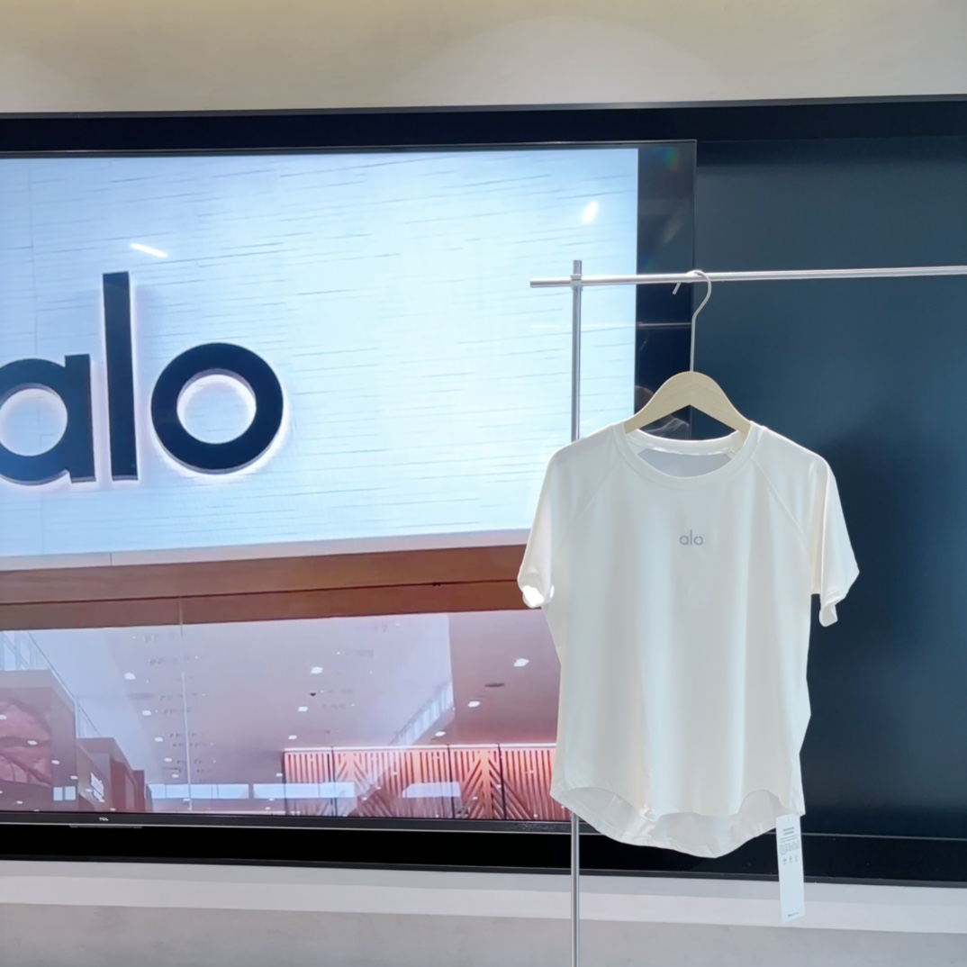 A style spliced ​​breathable sports top