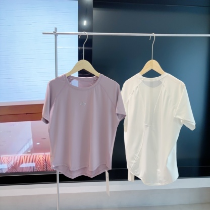 A style spliced ​​breathable sports top