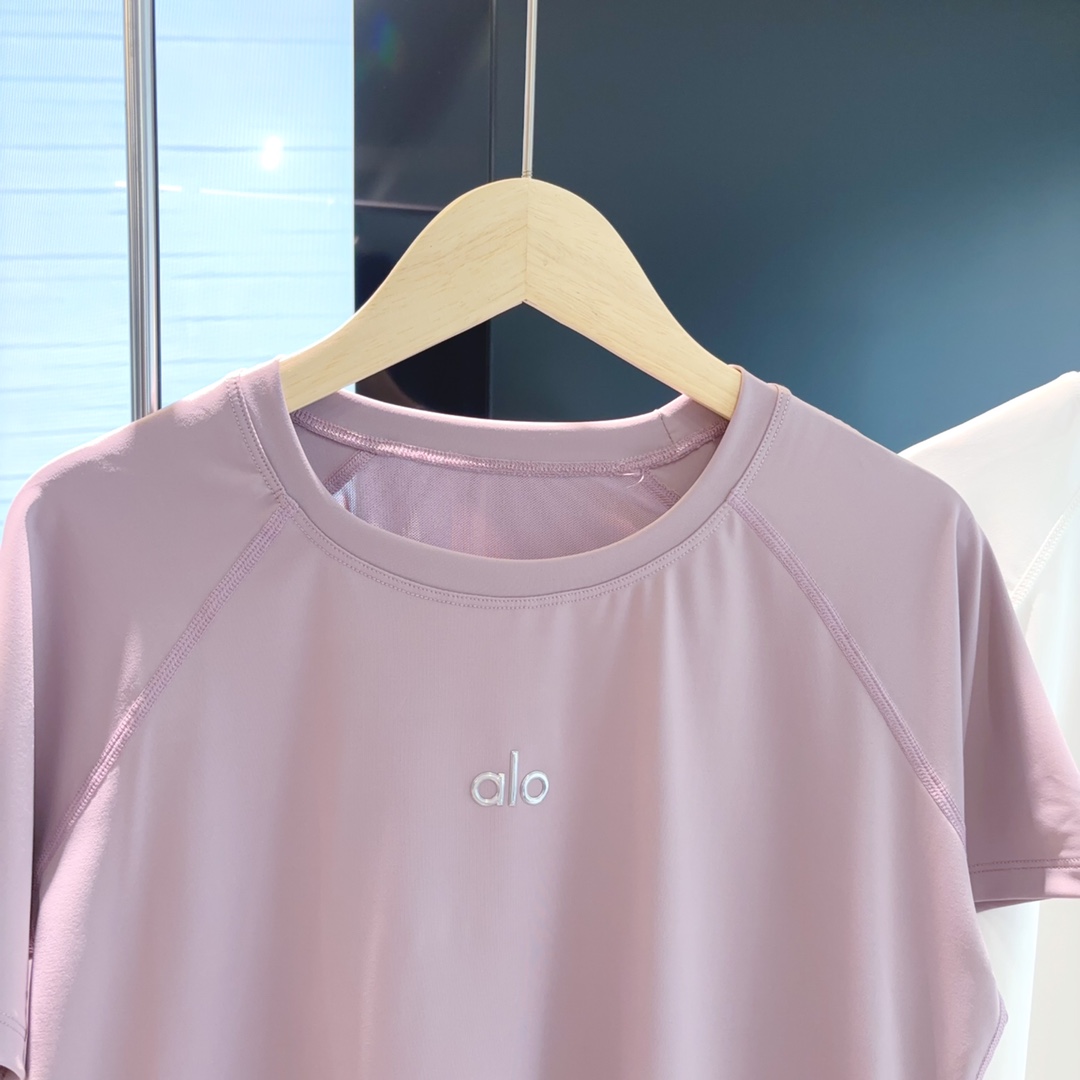 A style spliced ​​breathable sports top