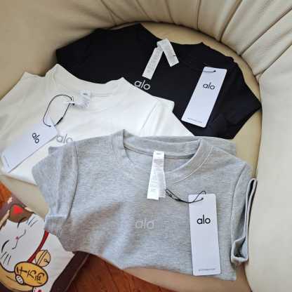 A style Slim-fit short sleeves