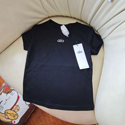 A style Slim-fit short sleeves